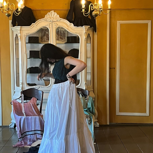 kostuums passend maken crinoline hoepelrok plaisir courtois activiteiten Groningen